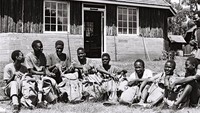 Para pendaki ini sebelumnya telah dipilih dari ratusan sukarelawan dari Kenya, Uganda dan Tanzania (Paul Latham/Sightsavers/BBC)