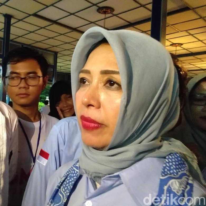 Nur Asia Uno Ajak Milenial Tidak Golput dan Emak-emak Jaga TPS Nur Asia Uno Ajak Milenial Tidak Golput dan Emak-emak Jaga TPS