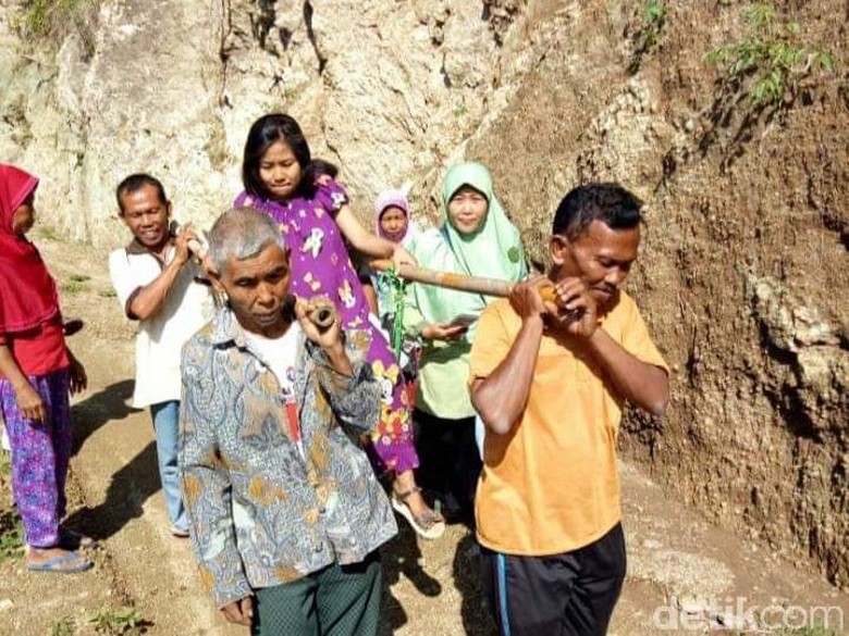 Foto Ibu Hamil Ditandu Ber-caption Bayi di Kandungan Meninggal Viral Foto Ibu Hamil Ditandu Ber-caption Bayi di Kandungan Meninggal Viral