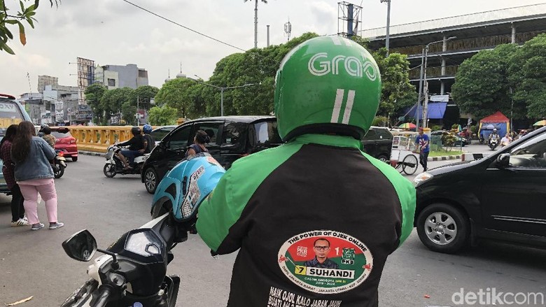 Mimpi Tukang Ojek Menggapai Senayan Mimpi Tukang Ojek Menggapai Senayan
