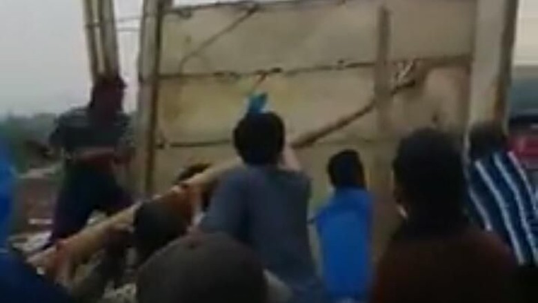 Tembok Jalan Tembus Pabrik Gula di Blitar Dirobohkan Warga, Kenapa? Tembok Jalan Tembus Pabrik Gula di Blitar Dirobohkan Warga, Kenapa?