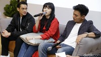 Isyana, Afgan dan Rendy meluncurkan sebuah single baru Feel So Right. Pool/Palevi S/detikFoto.