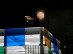 Keindahan Super Snow Moon di Langit Malam