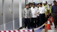 Sekitar pukul 11.00 WIB, JK dan rombongan tiba di depo Lebak Bulus.