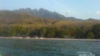 Pantai Pasir Putih Situbondo sudah dikelola oleh Pendirian Perusahaan Daerah Pasir Putih Kabupaten Situbondo (Perusda PAPU) sejak 23 Februari 1985 (Tia Esha Nombiga/dTraveler)