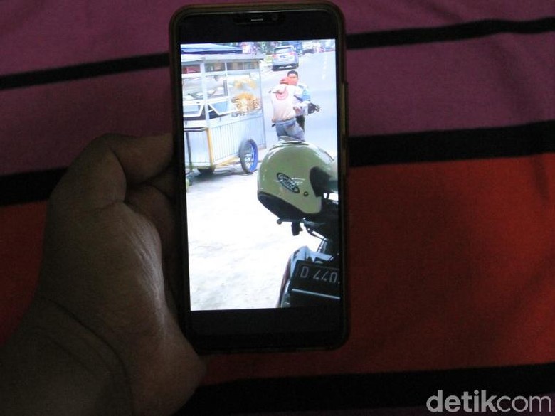 Tinju Pak Ogah, Oknum Petugas Dishub Bandung Dibebastugaskan Tinju Pak Ogah, Oknum Petugas Dishub Bandung Dibebastugaskan