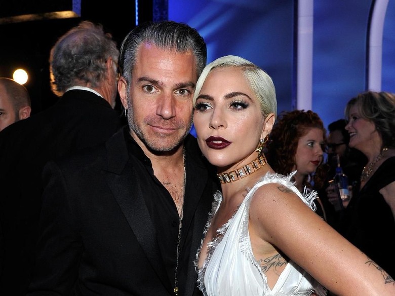 Batal Tunangan, Lady Gaga Murung Terus saat Liburan Batal Tunangan, Lady Gaga Murung Terus saat Liburan