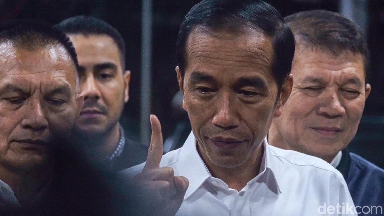 Jokowi: Yang Namanya THR ya Keluar Mendekati Hari Raya Jokowi: Yang Namanya THR ya Keluar Mendekati Hari Raya