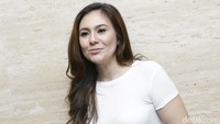 Banyak netizen yang kagum dengan keseksian Wulan Guritno meski telah memiliki tiga anak. Pool/Palevi S/detikFoto.