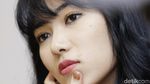 Terpesona Kecantikan Isyana Sarasvati