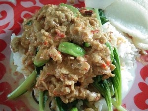 Ini Sambal Tumpang, Menu Andalan Ibunda Jokowi untuk Yusuf Mansur