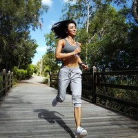 Menurut undang-undang keamanan nasional dan peraturan keamanan siber, adalah ilegal untuk mempublikasikan atau menyebarkan informasi cabul atau pornografi di internet. Perilaku seperti itu harus diselidiki oleh departemen keamanan publik dan akan dihukum sesuai dengan hukum yang relevan, kata polisi dalam komentar yang tangkapan layarnya diunggah oleh Lara. Foto: Instagram