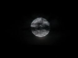Keindahan Super Snow Moon di Langit Malam