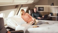 Penerbangan A380 pertama di tahun 2007 dari Singapura ke Sydney. Singapore Airlines memiliki First Class Suites dengan tempat tidur dan layanan bintang lima di dalamnya (CNN Travel)