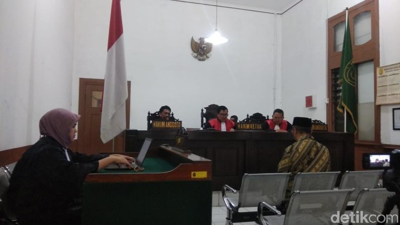 Penyuap Bupati Cirebon Divonis 1 Tahun Bui Penyuap Bupati Cirebon Divonis 1 Tahun Bui