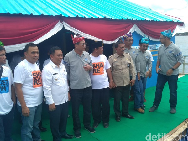 Perpustakaan terapung luasnya 118 m2 dan resmi mulai dibuka, Rabu (20/2). Perpustakaan terapung itu akan dijadikan branding pariwisata Situbondo (Ghazali Dasuqi/detikTravel) Perpustakaan terapung luasnya 118 m2 dan resmi mulai dibuka, Rabu (20/2). Perpustakaan terapung itu akan dijadikan branding pariwisata Situbondo (Ghazali Dasuqi/detikTravel)