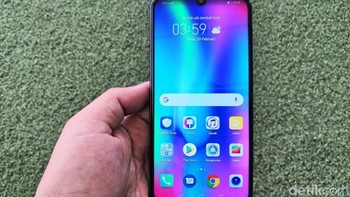 Layarnya penuh dengan notch kecil di atas untuk meletakkan kamera depan. Foto: detikinet