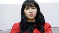 Isyana terlihat cantik menawan dengan makeup natural. Pool/Palevi S/detikFoto.