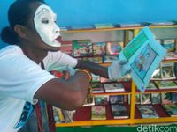 Ini Baru Beda! Situbondo Punya Perpustakaan Terapung di Laut