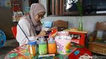 Keren! Wanita Ini Sulap Kaleng Bekas Jadi Cantik dan Berharga
