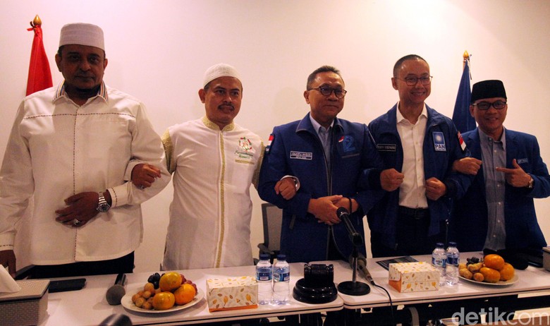 PAN Beri Bantuan Hukum ke Ketum PA 212 Tersangka Pidana Pemilu PAN Beri Bantuan Hukum ke Ketum PA 212 Tersangka Pidana Pemilu