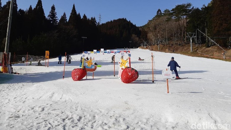 Megahira Ski Resort (Bonauli/detikTravel) Megahira Ski Resort (Bonauli/detikTravel)