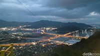 Banyak orang yang datang ke sini hanya untuk foto-foto dan nongkrong. Tentu saja, tempat ini gratis dan dibuka untuk umum. (Bonauli/detikTravel)