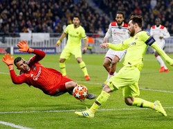 Sepanjang pertandingan, Barcelona tercatat melepaskan 25 tembakan. Namun buruknya akurasi membuat Barcelona gagal bikin gol. Kiper Lyon Anthony Lopes juga tampil oke dengan membuat lima penyelamatan. Foto: Emmanuel Foudrot/Reuters
