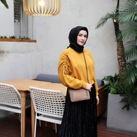 Kini, Angel memiliki lebih dari 70 ribu followers di Instagram. Banyak netizen yang memuji penampilan Angel bahkan menyebutnya mirip penyanyi Raisa. Foto: Instagram/AngelQulbiah