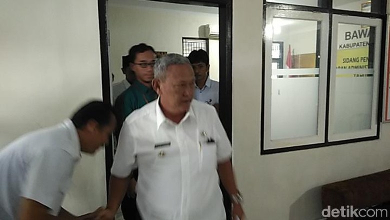 Kutuk Kades Tak Pro Jokowi, Bupati Kuningan Dicecar 7 Pertanyaan Kutuk Kades Tak Pro Jokowi, Bupati Kuningan Dicecar 7 Pertanyaan