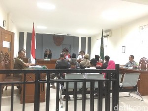 PN Kudus Jatuhkan Vonis Denda kepada 9 Pembuang Sampah di Jalan