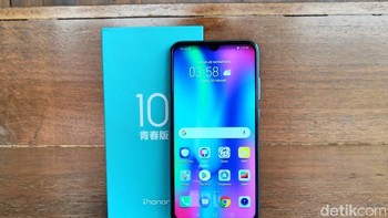 Layar Honor 10 Lite berukuran 6,21 inch dengan resolusi Full HD+ dan aspek rasio 19,5:9. Foto: detikinet