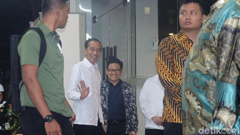 Disambut Cak Imin, Jokowi Hadiri Pelatihan Saksi TPS Disambut Cak Imin, Jokowi Hadiri Pelatihan Saksi TPS