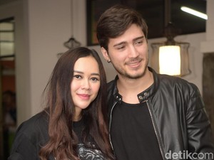 Aura Kasih Sering Video Call dengan Anak Suaminya