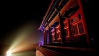 Ada kekhawatiran tentang upaya melindungi arsitektur kuno landmark negara itu. Karena, sebagian besar bangunan Forbidden City terbuat dari kayu dan berisiko kebakaran (Xiong Yong/CNN Travel)