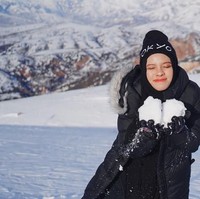 Video klipnya sudah meraup 10 juta views di hari ke lima penayangannya. Video klip itu pun mencuri perhatian karena dilakukan di delapan lokasi berbeda mulai dari gunung salju hingga benteng di Uzbekistan. Foto: Instagram/GenHalilintar