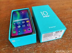 Unboxing Honor 10 Lite, Smartphone Menengah Berkilauan