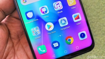 Ada tiga tombol operasional virtual di bagian bawah. Jeroannya mengandalkan prosesor HiSilicon Kirin 710. Versi yang dijepret ini memilki RAM 4 GB dan memori internal 64 GB. Foto: detikinet