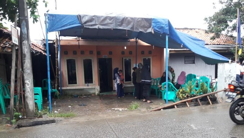 Embon Bunuh Diri Tabrak Truk dan Sayat Leher, Keluarga Tahunya Kecelakaan Embon Bunuh Diri Tabrak Truk dan Sayat Leher, Keluarga Tahunya Kecelakaan