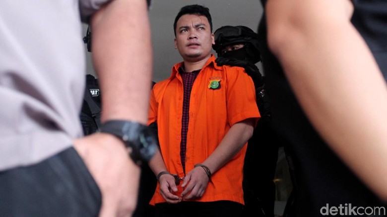 Sidang Perdana Pembunuh Sekeluarga di Bekasi Digelar Siang Ini Sidang Perdana Pembunuh Sekeluarga di Bekasi Digelar Siang Ini