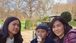 Pose Manis Veronica Tan Saat Masak dan Kulineran Bareng Anak
