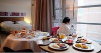 Glamour! Mengintip Pose Mewah 5 Seleb Saat Sarapan