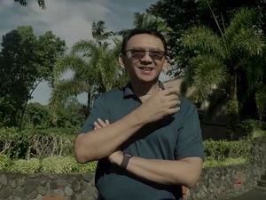 Ahok Jajal MRT Pertama Kali, Penumpang Heboh