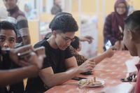 Unggah Foto Makan Sempolan, Kaesang Promosikan Food Court Madhang
