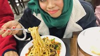 Lagman menjadi makanan kesukaan Abqariyyah Halilintar saat berkunjung ke Uzbekistan. Foto: Instagram@abqariyyahhalilintar