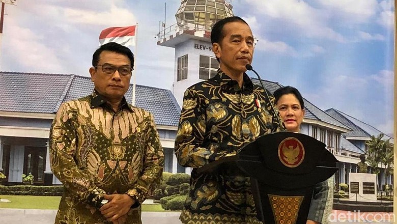 Jokowi: Saya Sengaja Luangkan Waktu Khusus untuk Jenguk Ibu Ani Jokowi: Saya Sengaja Luangkan Waktu Khusus untuk Jenguk Ibu Ani