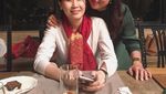 Pose Manis Veronica Tan Saat Masak dan Kulineran Bareng Anak