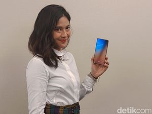 Deretan Fitur Kamera Samsung Galaxy S10+ Favorit Dian Sastro