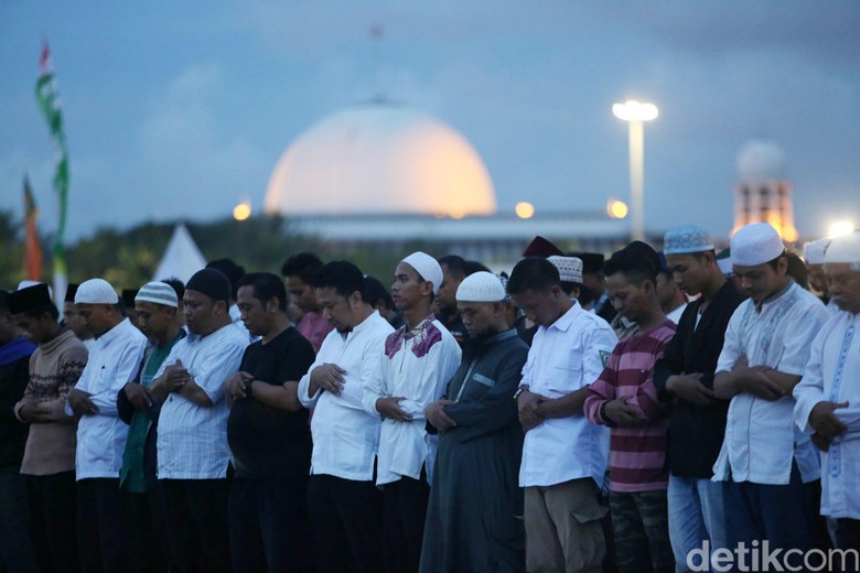 BPN Prabowo Tepis Munajat 212 Politis: Salah Kalau Ada Teriakan 02? BPN Prabowo Tepis Munajat 212 Politis: Salah Kalau Ada Teriakan 02?