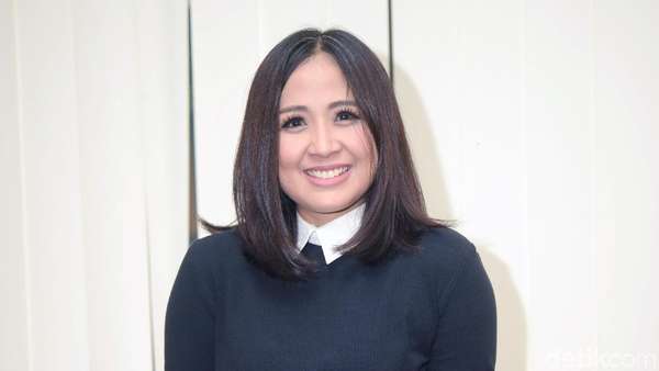 Hiii... Astrid Merinding Mengisi OST Sacred Riana: The Beginning Hiii... Astrid Merinding Mengisi OST Sacred Riana: The Beginning